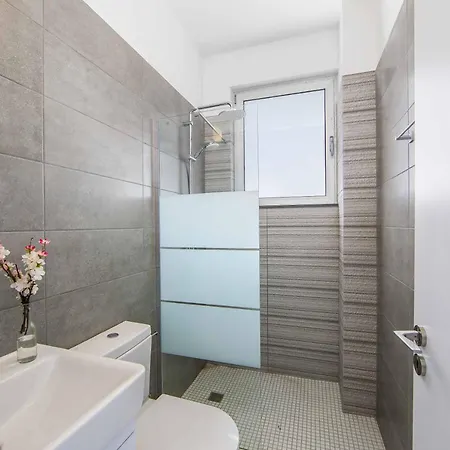 Olivine Pearl 16 Villa Protarász